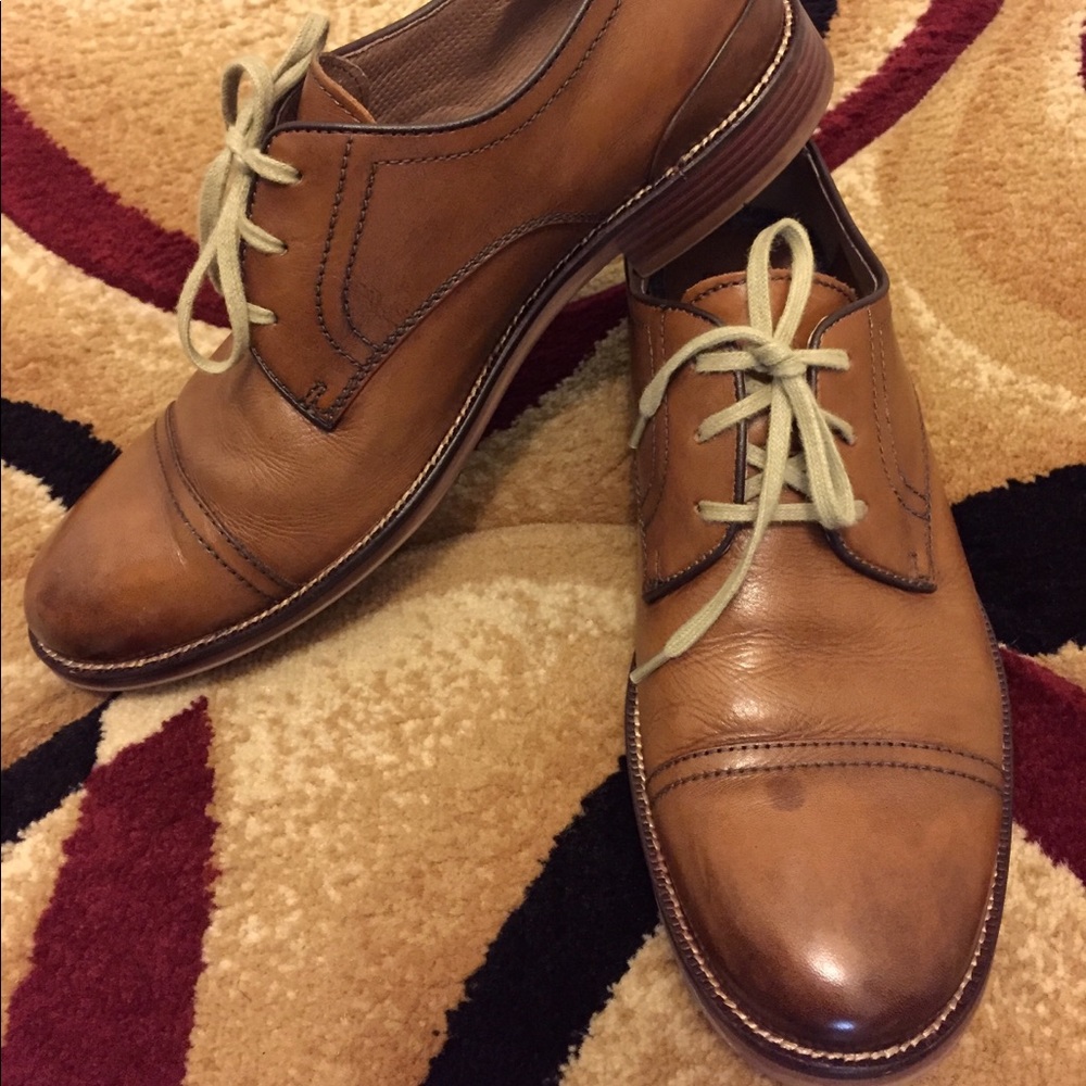 Johnston & Murphy cap toed men’s dress shoes